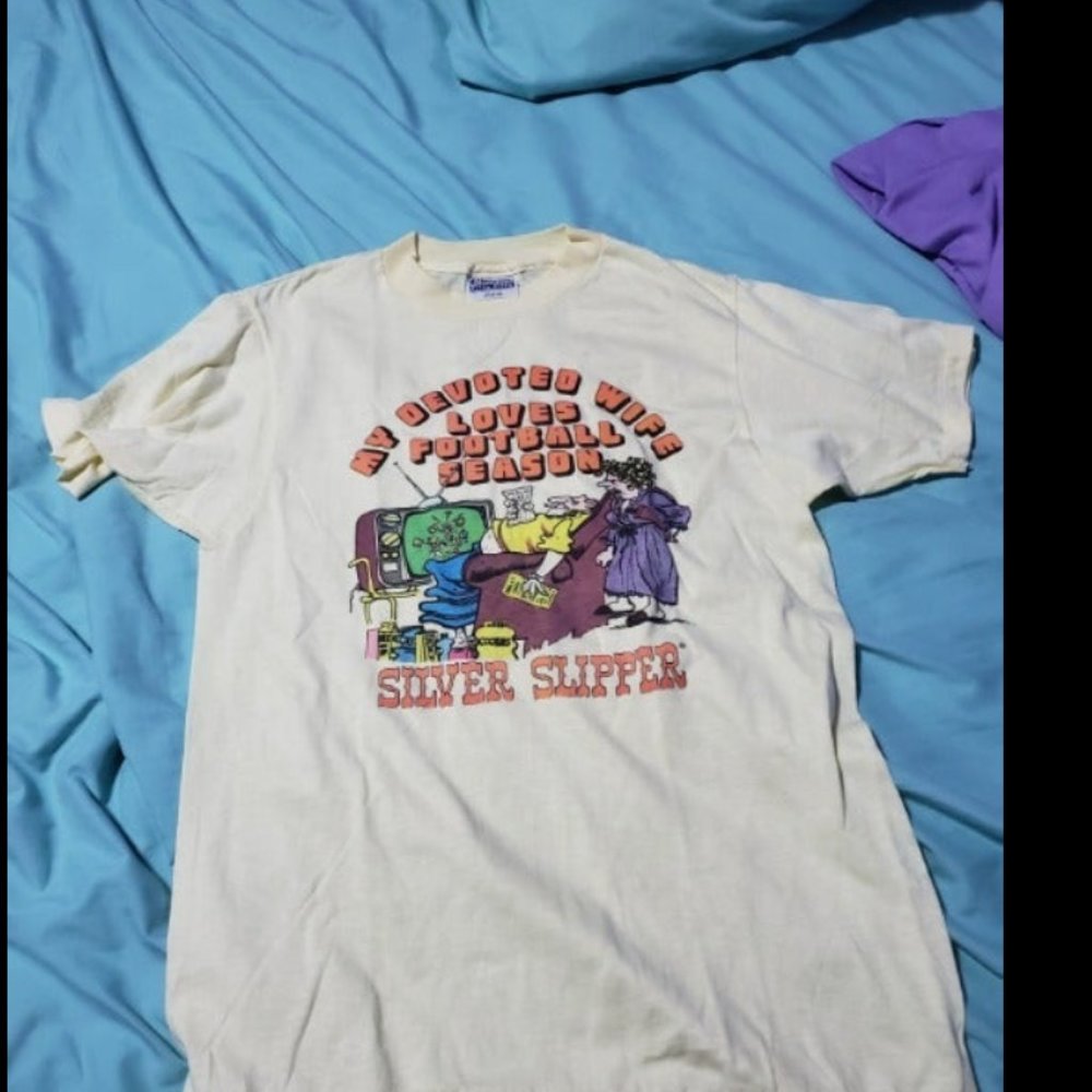 SINGLE STITCH WIFE LOVES FOOTBALL SILVER VINTAGE